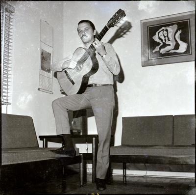 Paulinho Nogueira com o violão