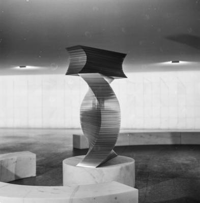 Obra da série do Polivolume de Mary Vieira