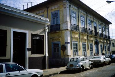 Prefeitura Municipal (à direita)