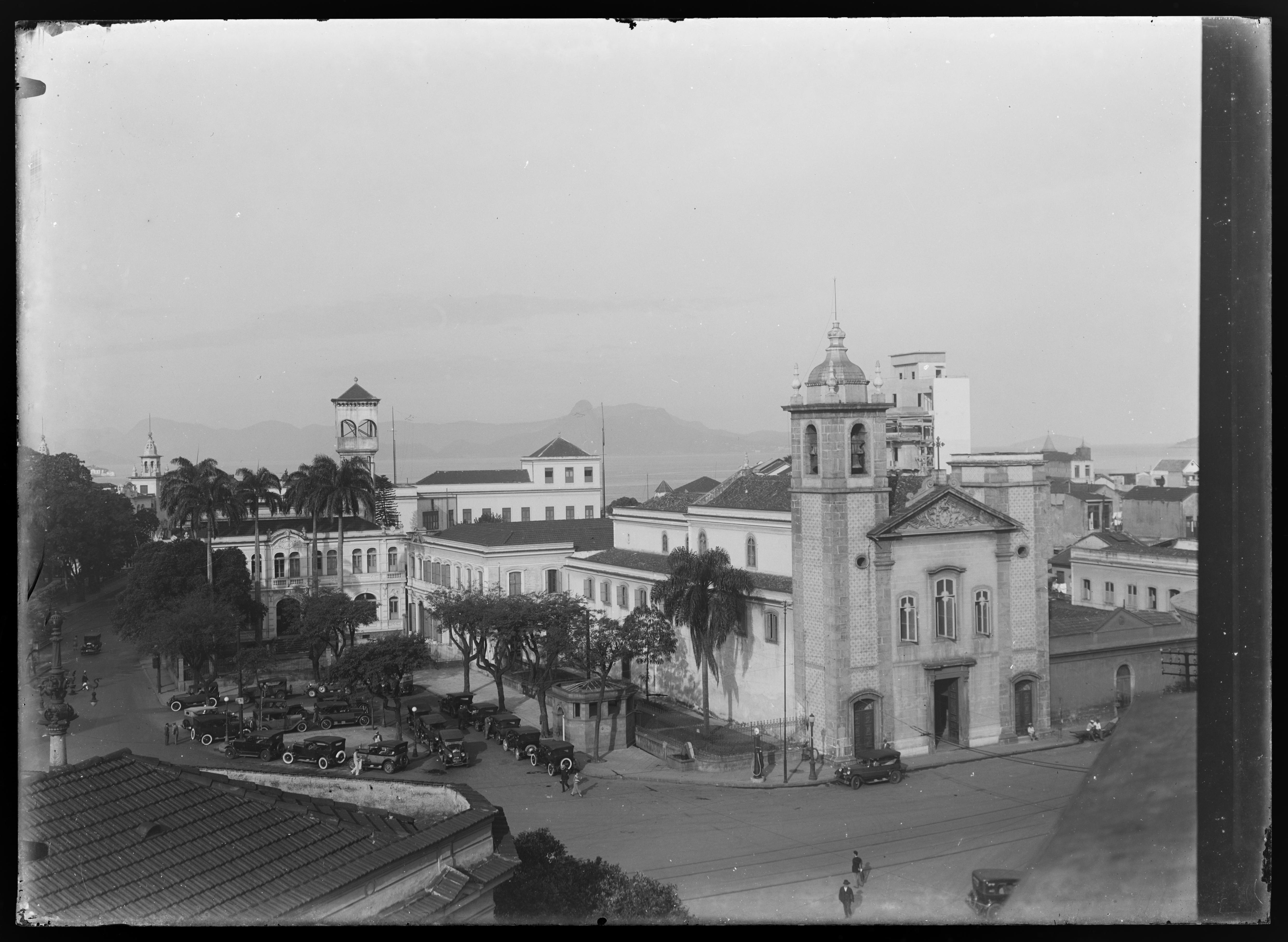 Igreja Nossa Senhora do Carmo da Lapa do Desterro e parte do largo da Lapa