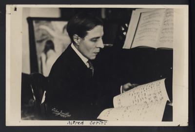 Alfred Cortot com partituras