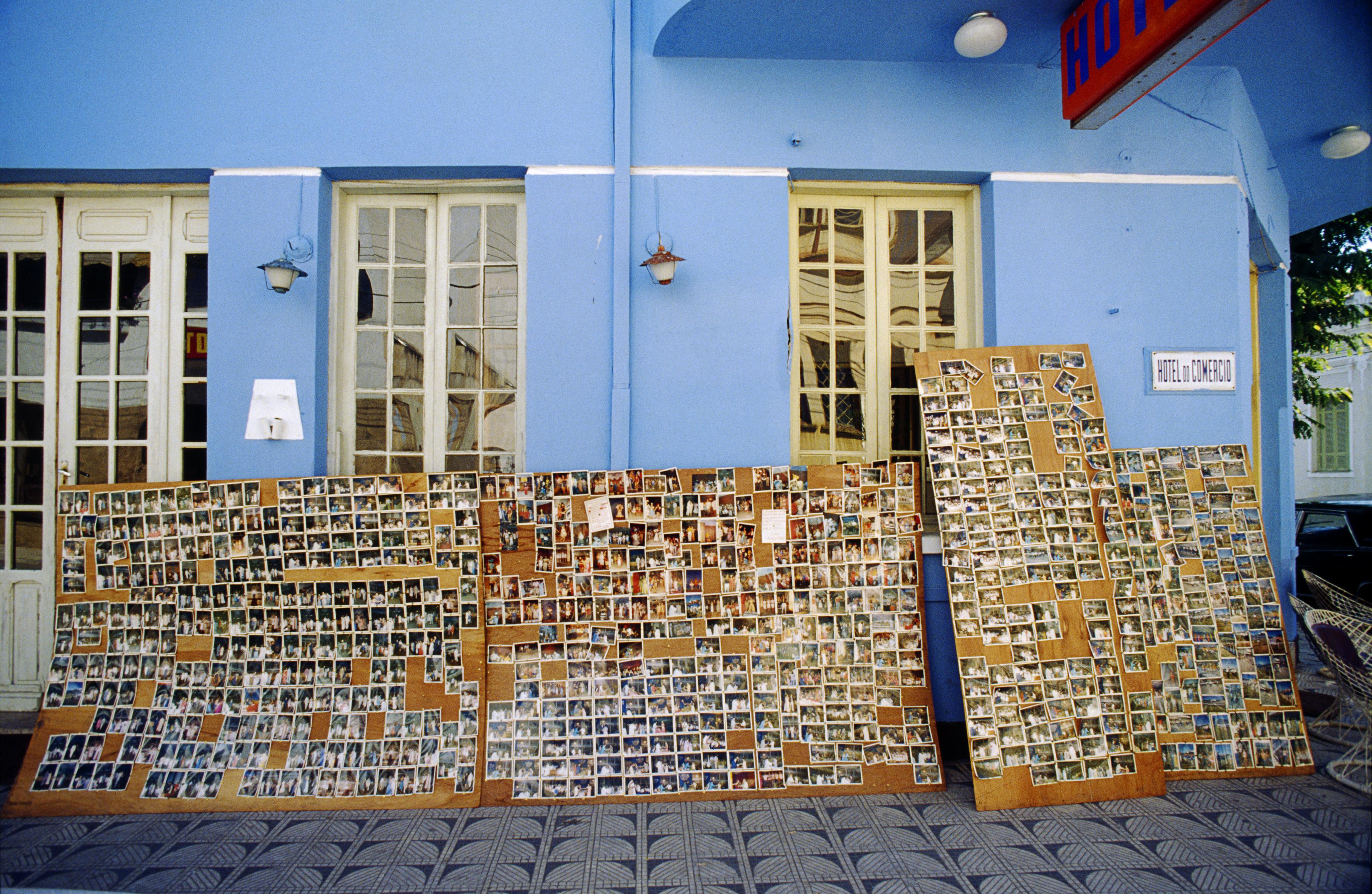 Flagrante de rua - placas, letreiros e cartazes