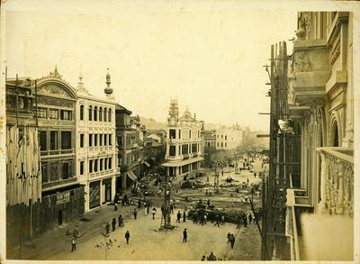 Construção da Avenida Central - edifícios em obras, na altura da Rua do Ouvidor