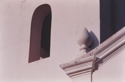 Detalhe da fachada da igreja de Nossa Senhora do Rosário e São Benedito