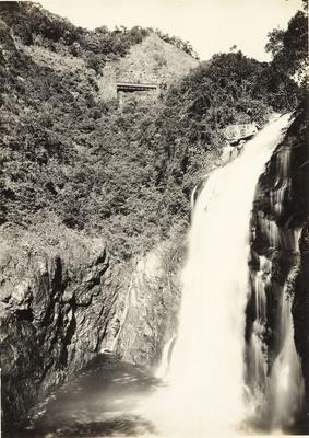 Vale do rio Ipiranga (o Véu da Noiva)