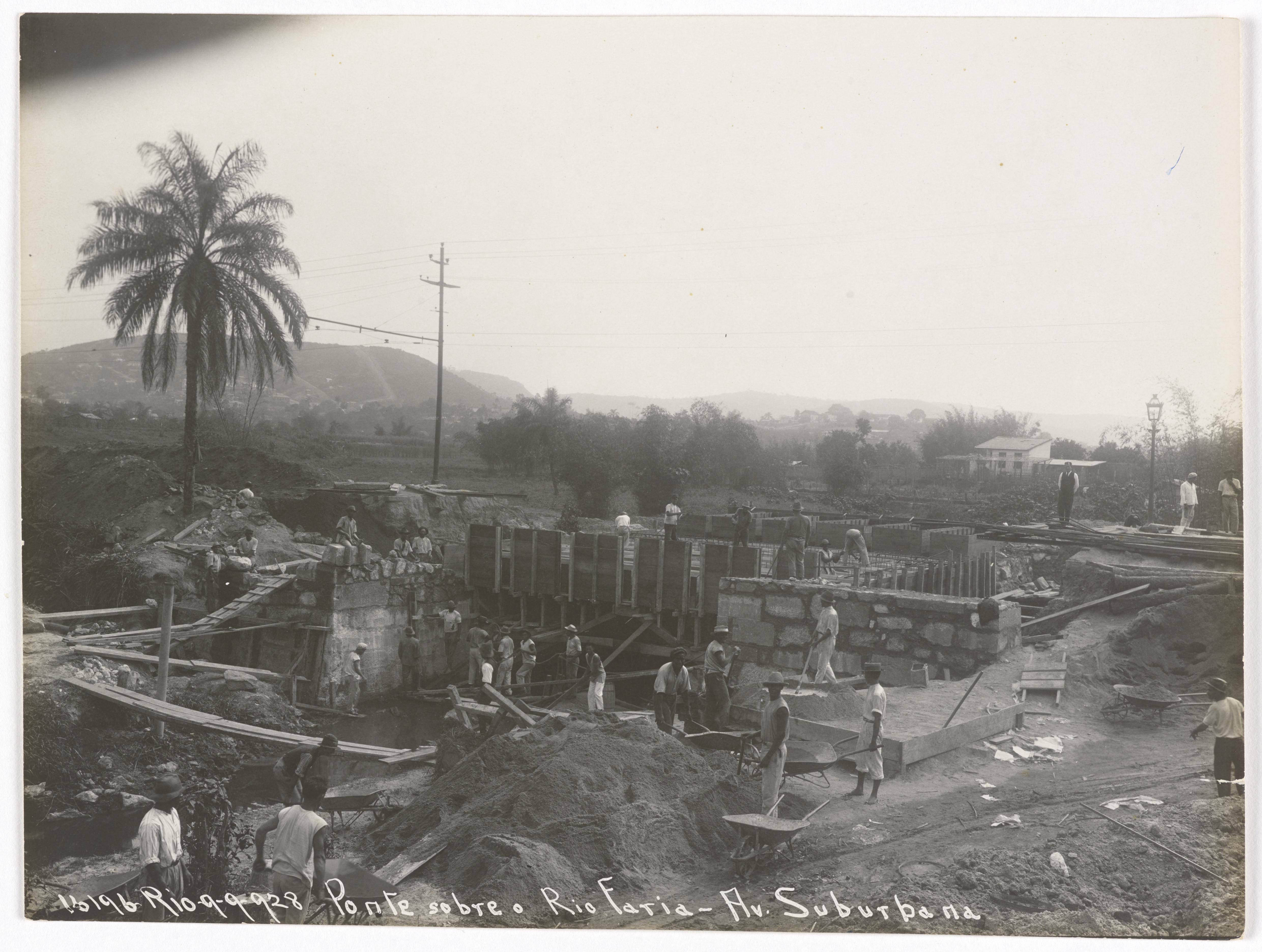 Ponte sobre o Rio Faria