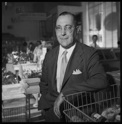 Editora Ypiranga - José Esteves do supermercado Sirva-Se