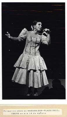 Elizeth Cardoso ao microfone