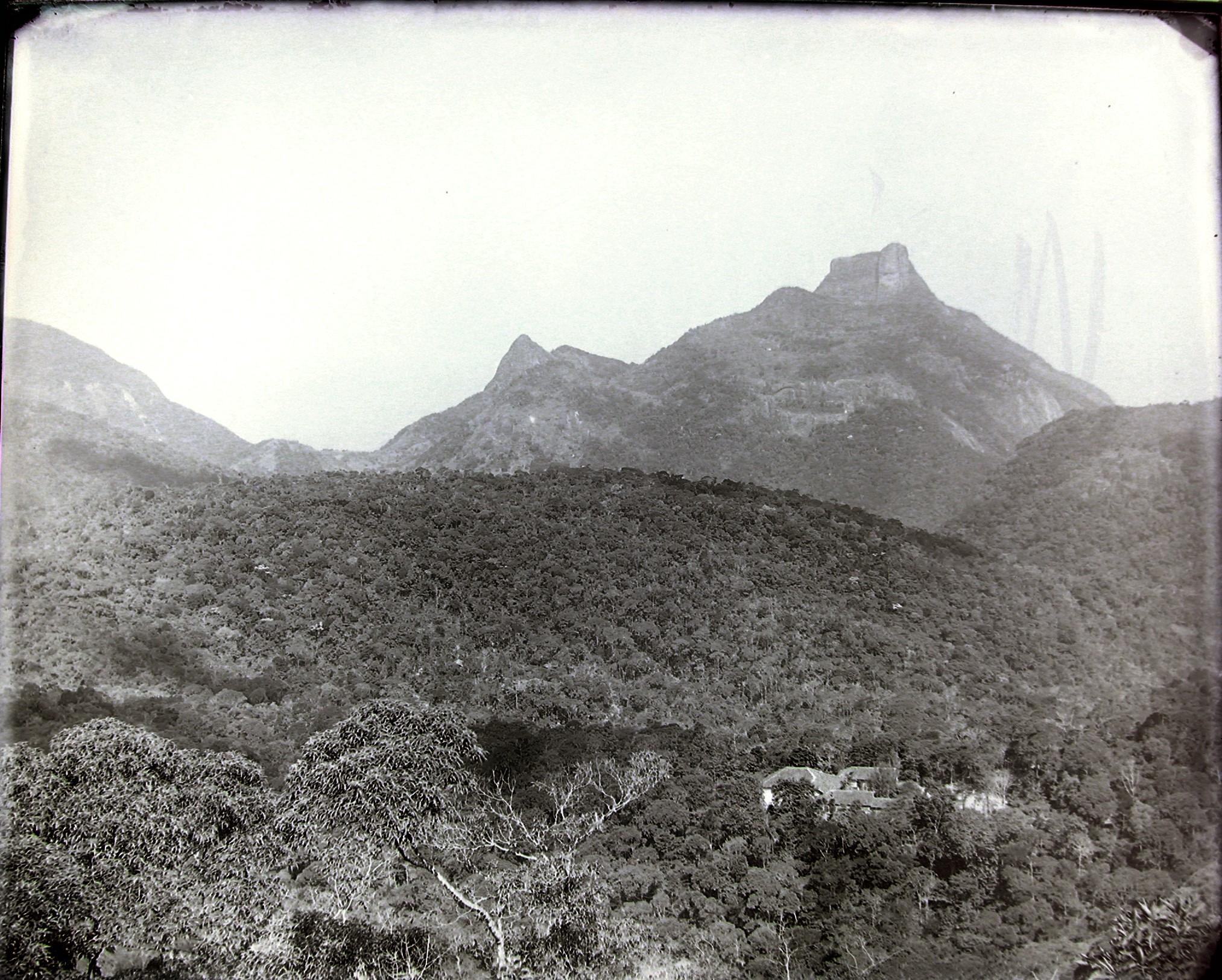 Pedra da Gávea e o Morro Dois irmãos vistos do Alto da Boa Vista