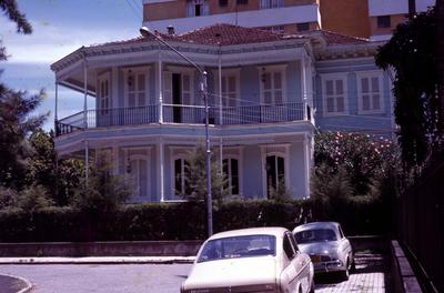 Casa com avarandados