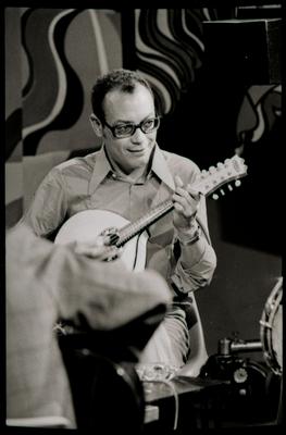 Izaías com o bandolim