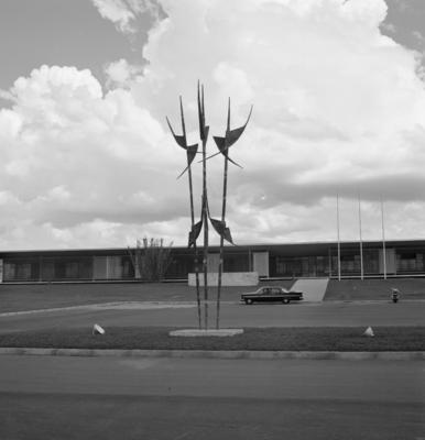 Monumento à Cultura, escultura de Bruno Giorgi