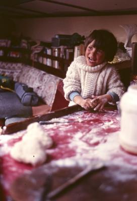 Igor Belli fazendo pão
