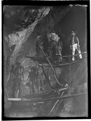 Mineiros trabalhando na mina Pary