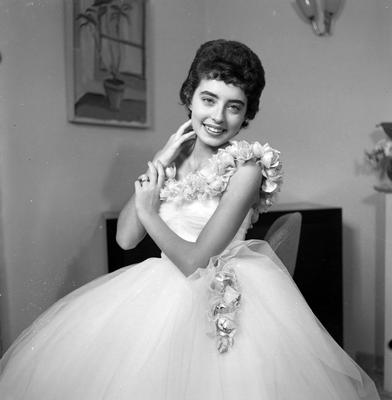 Silvia Artusi com vestido de baile