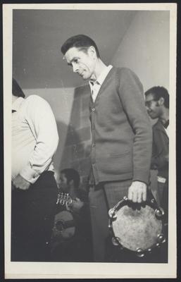 Oswaldo Bitelli com o pandeiro