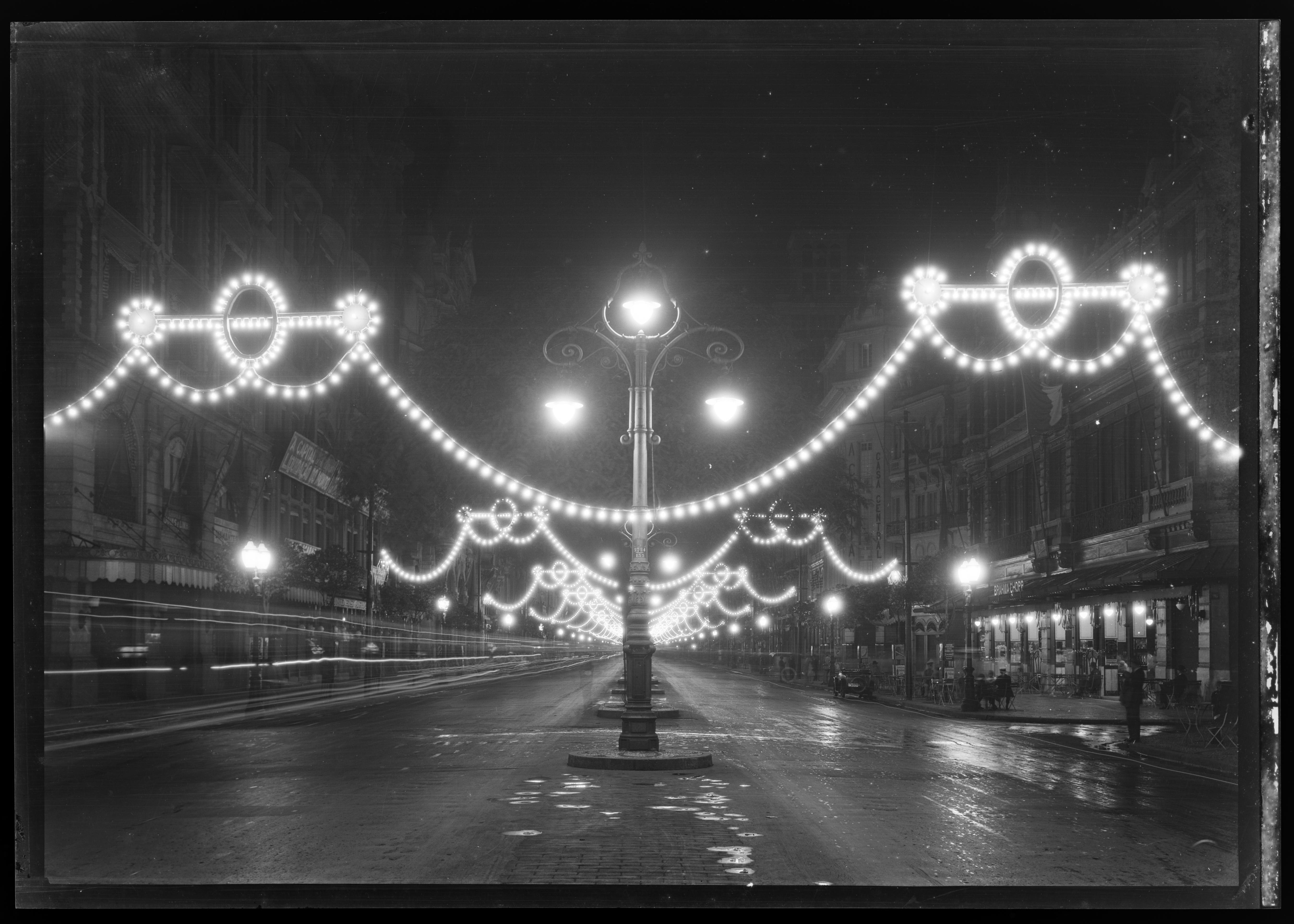 Avenida Rio Branco; iluminação noturna