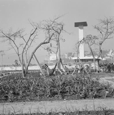 Aterro do Flamengo, ao fundo, Monumento aos Pracinhas