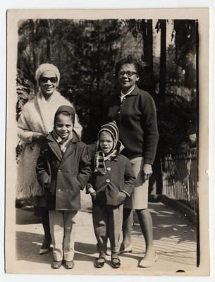 Elizeth Cardoso e netos com Lourdes