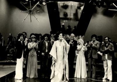 Elizeth Cardoso ao microfone