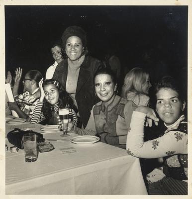 Elizeth Cardoso com Lourdes e netas