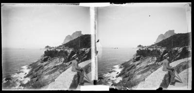 Avenida Niemeyer; destaque para a Pedra da Gávea ao fundo