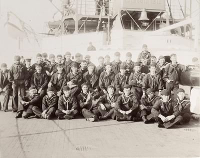 Grupo de marinheiros