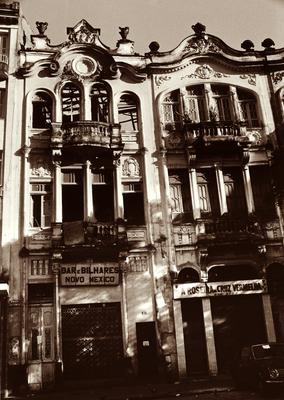 Fachada de sobrados na praça da Cruz Vermelha