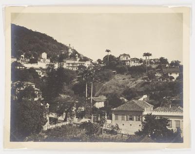 Bairro de Santa Teresa com o Castelinho do Valentim ao fundo