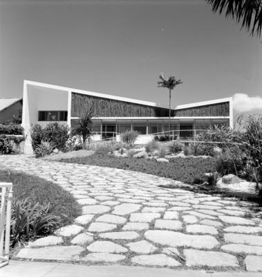 Residência do prefeito Juscelino Kubitschek , projeto de Oscar Niemeyer e paisagismo de Burle Marx
