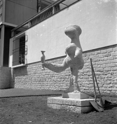 "La dama Oferende", escultura de Pablo Picasso, Pavilhão da Espanha.