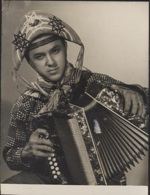 Abdias dos Oito Baixos com a sanfona