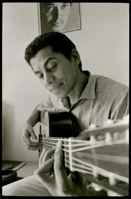 Paulinho da Viola com o violão