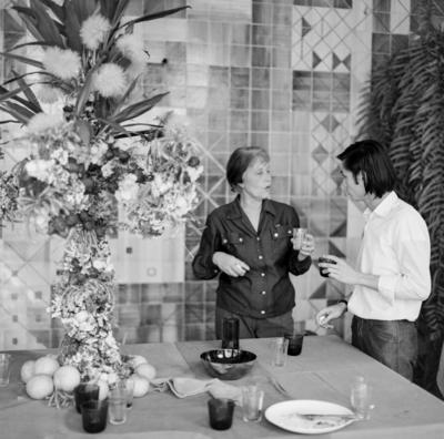 Zélia Salgado e Haruyoshi Ono, no Sítio Burle Marx, na ocasião da visita de Pablo Neruda