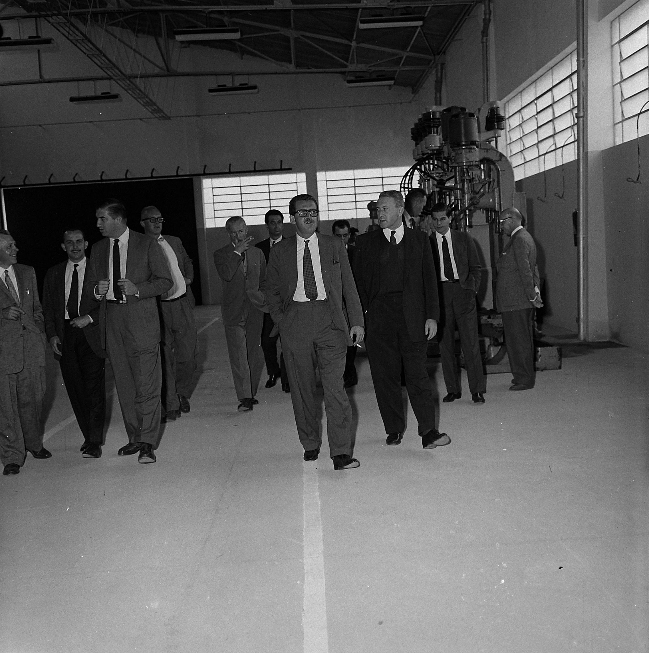 Visita do barão Rothschild à fábrica de tornos Promeca