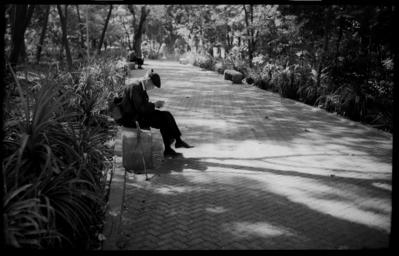 Reverendo Shitizo Ogama em cena no bosque