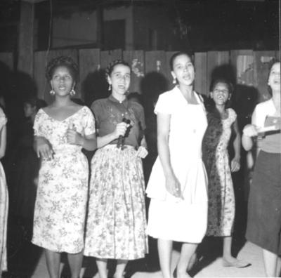 Mulheres no ensaio na Mangueira