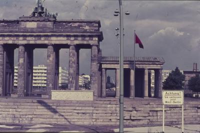 Portão de Brandemburgo e o muro de Berlim