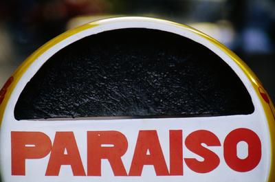 Flagrante de rua - placas, letreiros e cartazes