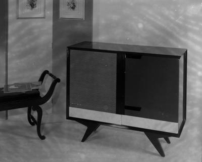 Campanha publicitária da Radelsa - rádio vitrola com pés