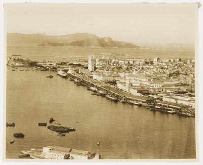 Vista aérea do centro da cidade, região portuária e Praça Mauá