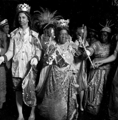 Dona Santa, no desfile do Maracatu Elefante