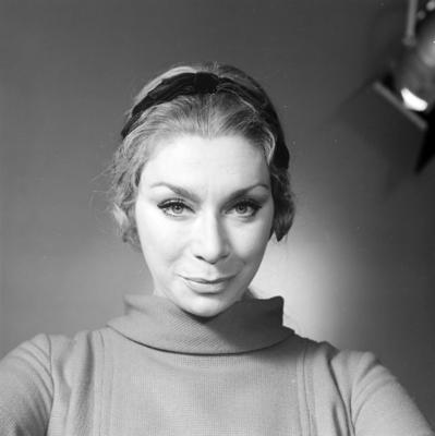 Campanha publicitária da agência J. Walter Thompson para as sandálias Havaianas com Renata Fronzi