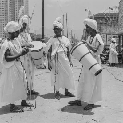 Desfile do Afoxé Filhos de Gandhi
