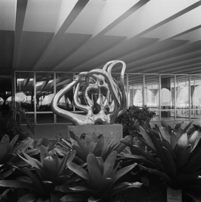 "O Canto da Noite", escultura de Maria Martins, no Salão Nobre