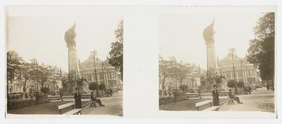 Praça Floriano, Cinelândia; ao fundo, o Teatro Municipal