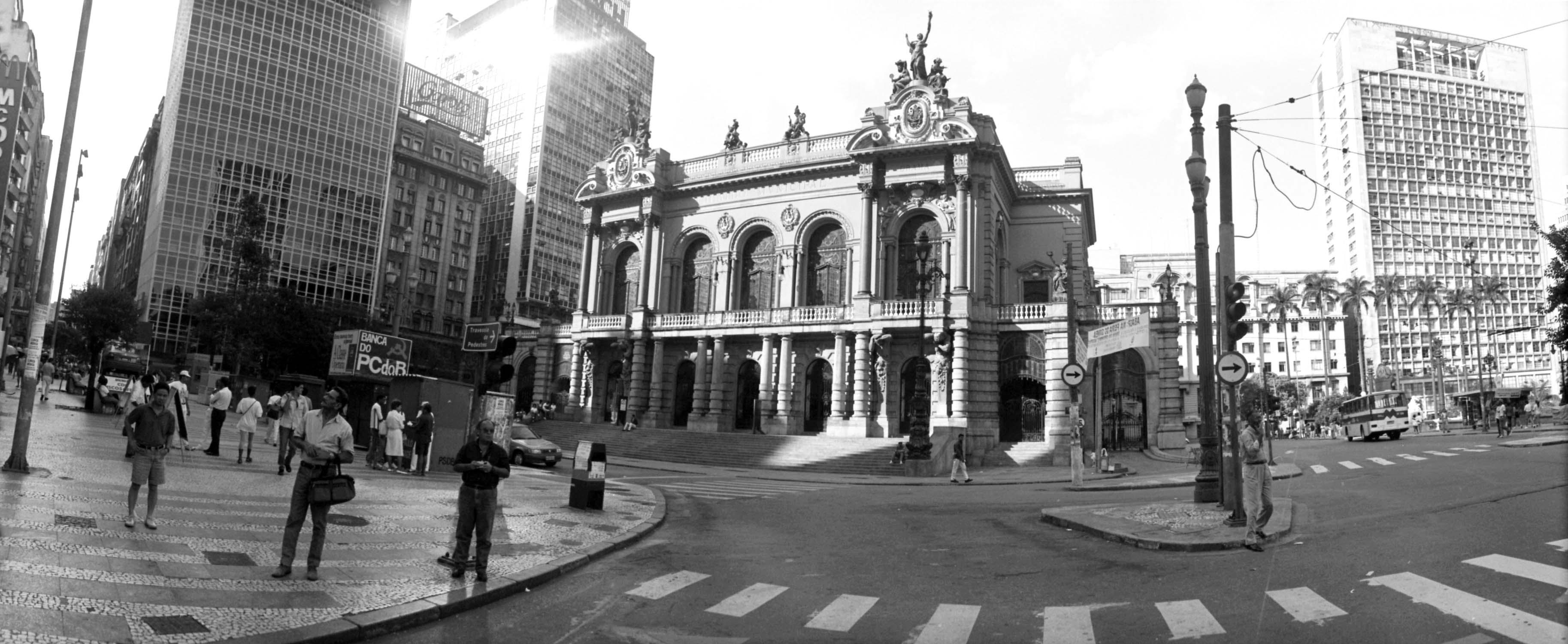 Theatro Municipal e praça Ramos de Azevedo
