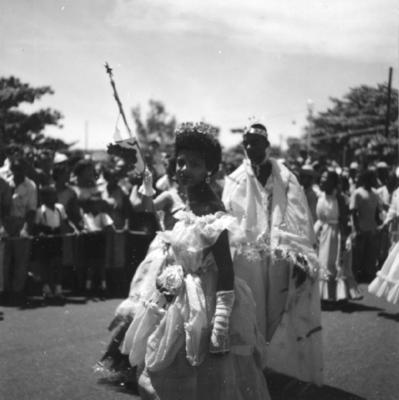 Desfile de blocos no Banho de Mar à Fantasia
