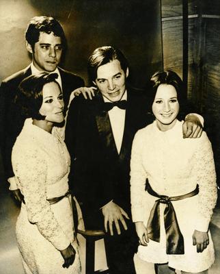 Chico Buarque e Tom Jobim com Cybele e Cynara