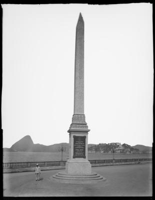 Obelisco comemorativo da construção da Avenida Central